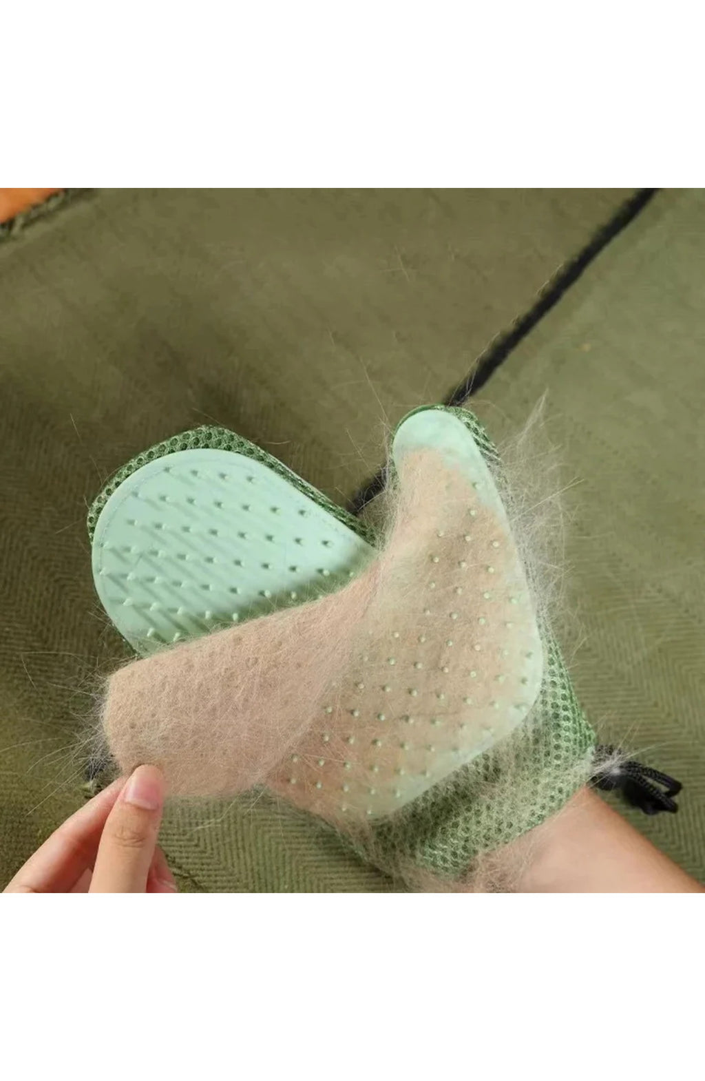 2-in-1 Cat Grooming Glove – Deshedding & Massage Brush