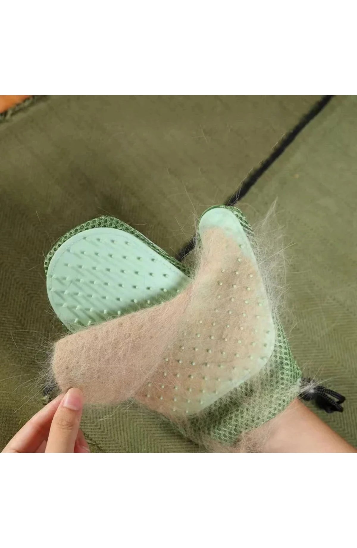 2-in-1 Cat Grooming Glove – Deshedding & Massage Brush
