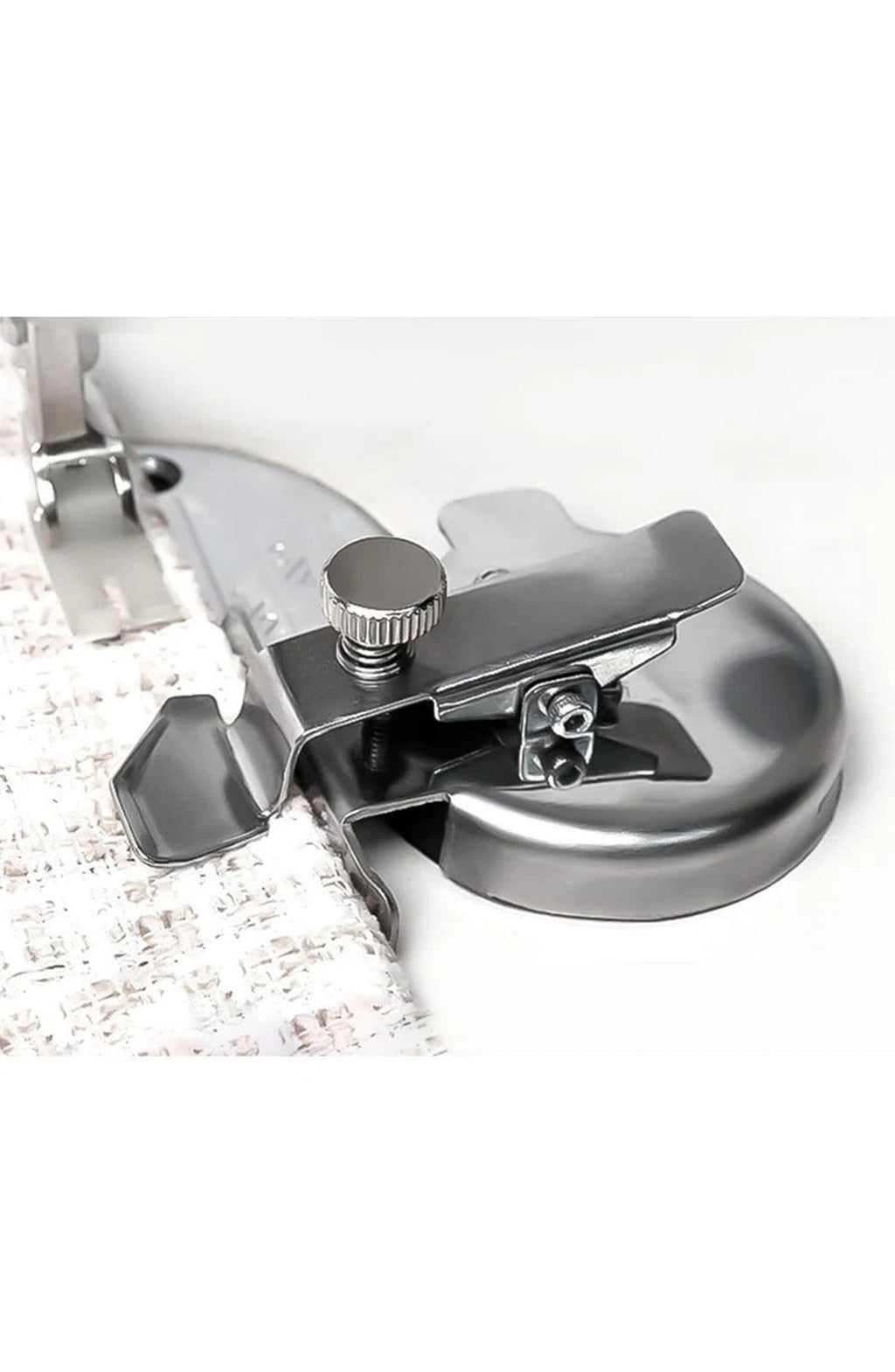 Magnetic Seam Guide for Sewing Machines - Adjustable