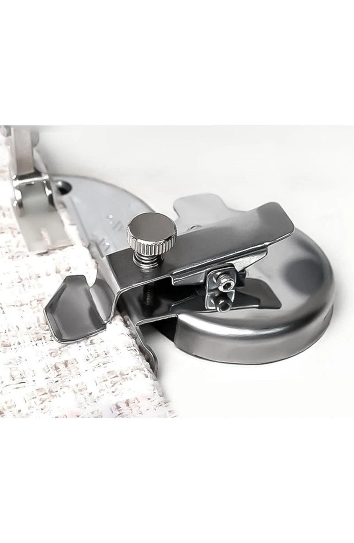 Magnetic Seam Guide for Sewing Machines - Adjustable
